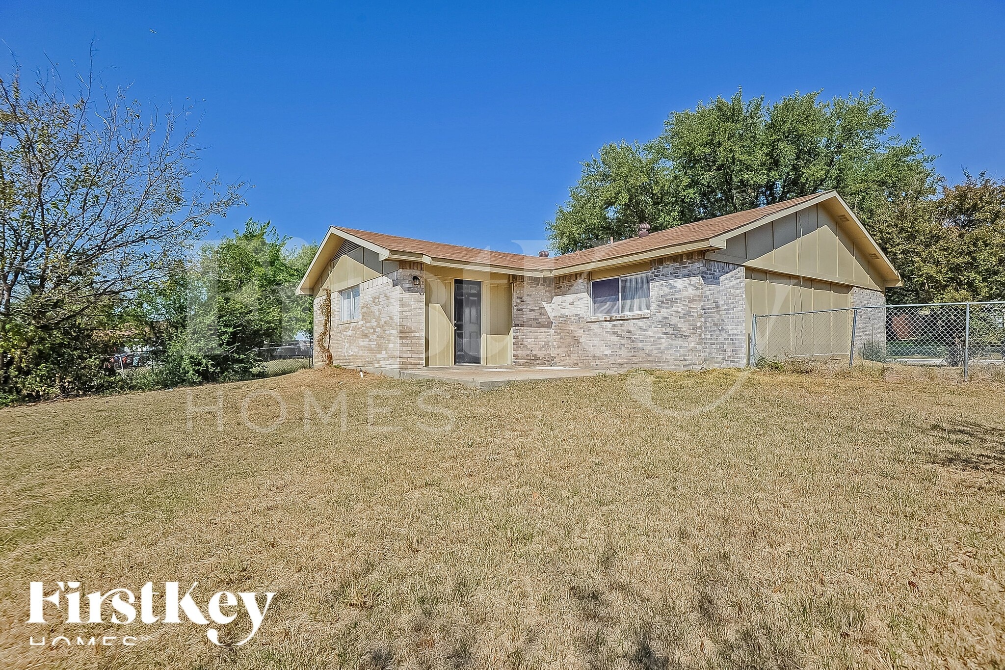 Building Photo - 2202 Lockwood Dr