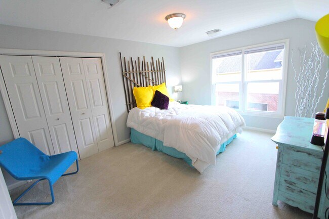 Building Photo - 5711 Chadwick Ln