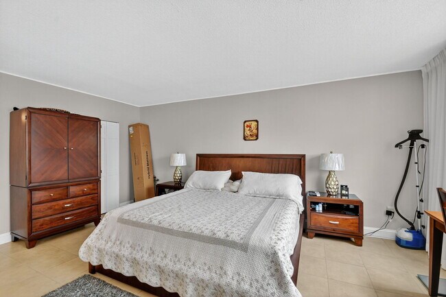 Building Photo - 3450 S Ocean Blvd