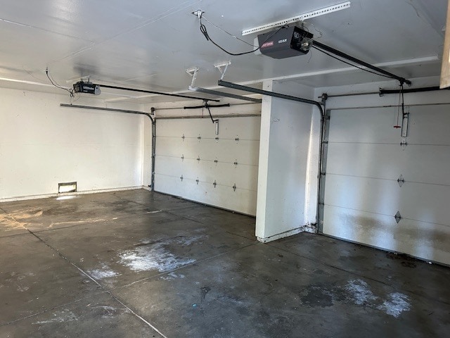 Building Photo - Modesto 5 Bedroom 3 Bathroom with a Pool