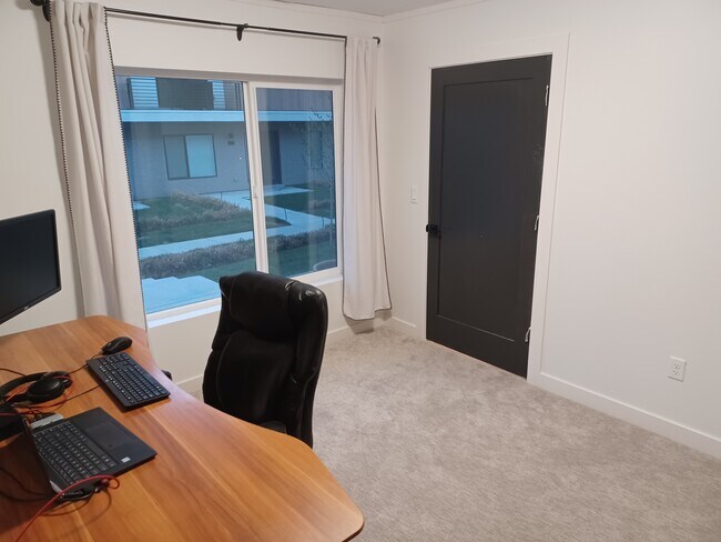 Building Photo - 487 W 620 N