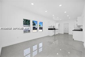Building Photo - 1301 Sharar Ave