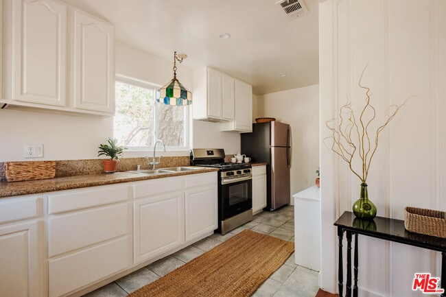 Building Photo - 800 N Topanga Canyon Blvd