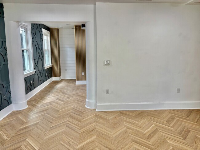 Building Photo - 5616 Phillips Ave