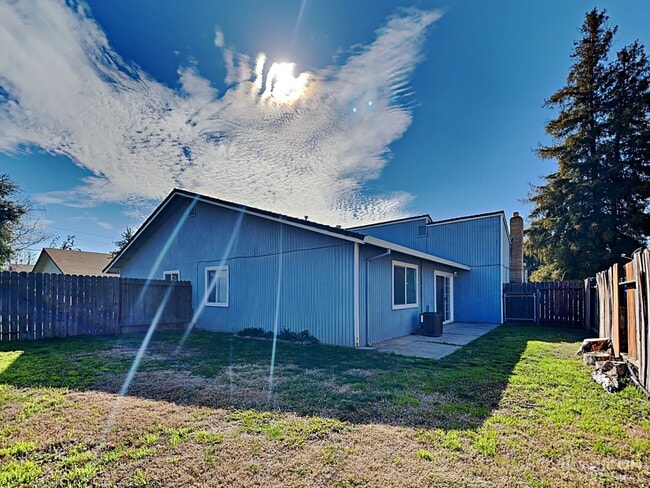Building Photo - 1373 Hobart Dr