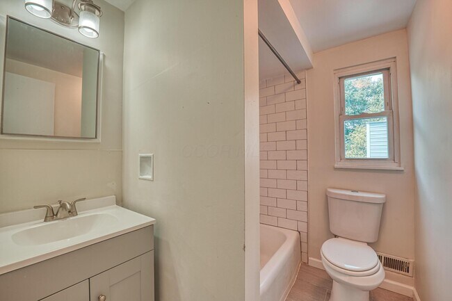 Building Photo - 1139 Miller Ave