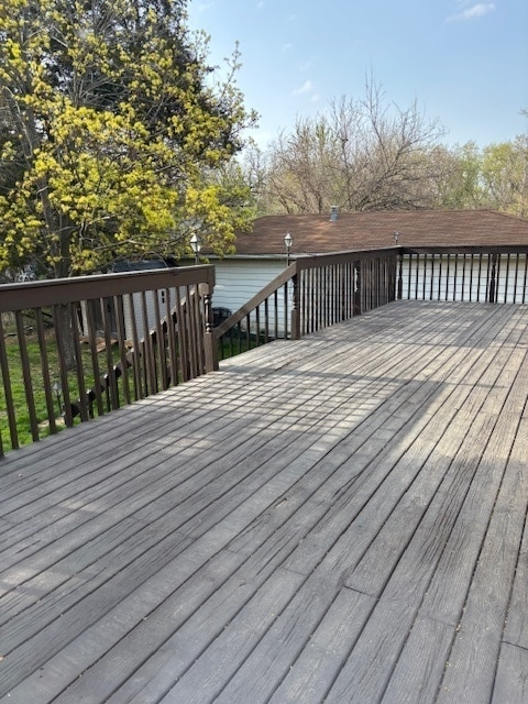 Building Photo - 728 N Lakeview Dr