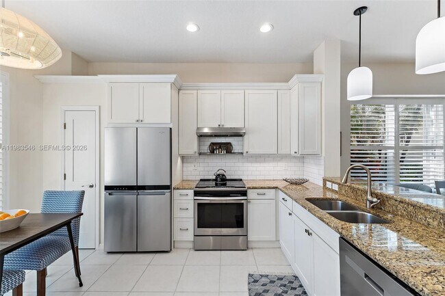 Building Photo - 1832 SW Willowbend Ln