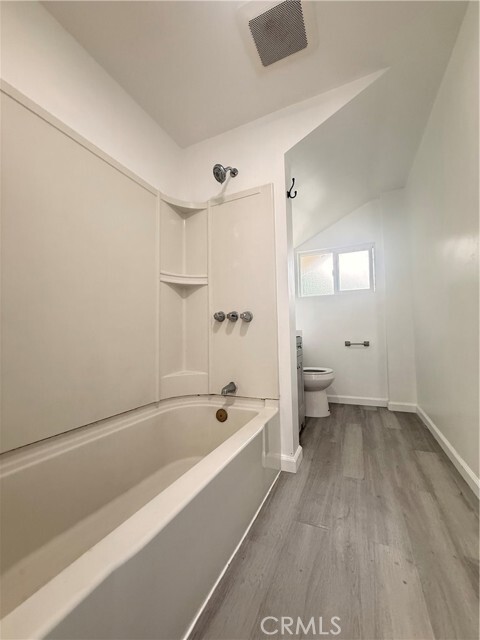 Building Photo - 328 S 6th St