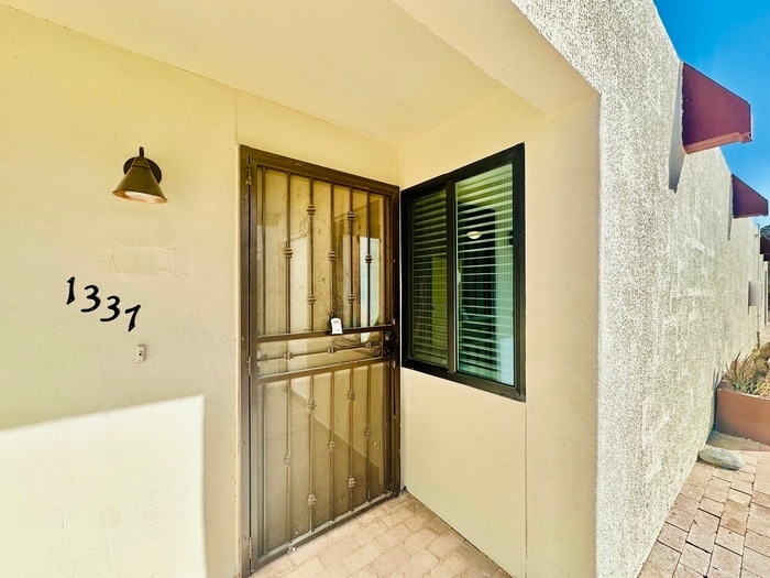 Building Photo - 1337 W Pennington St