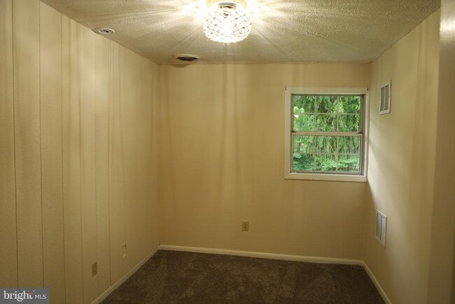 Building Photo - 13126 Sylvan Ave
