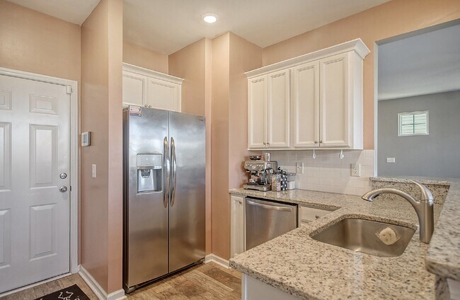 Building Photo - 838 Redbud Ln