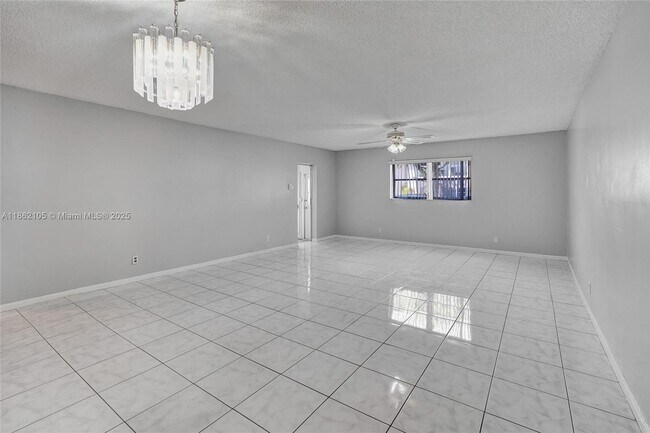 Building Photo - 4821 NW 22nd Ct