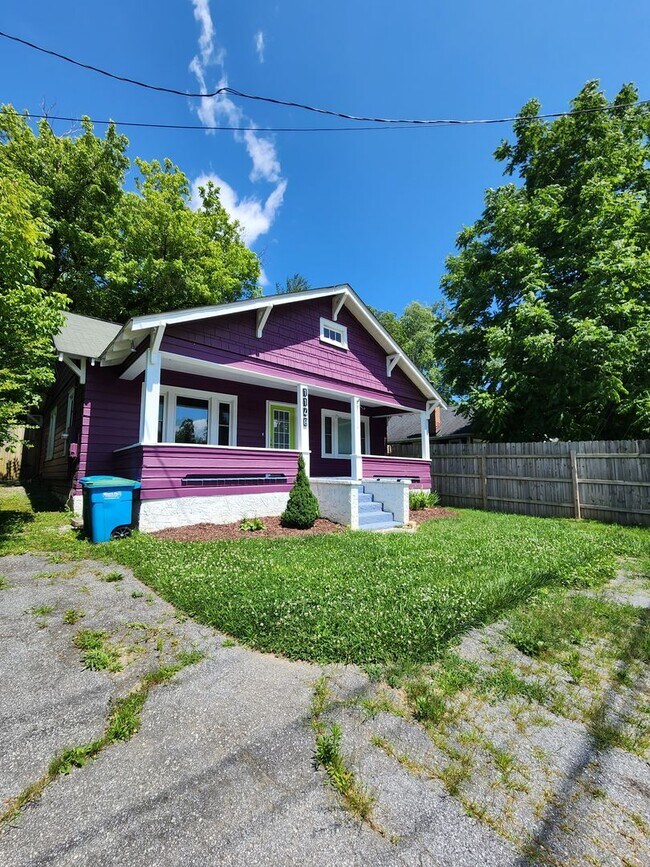 Building Photo - Fairview Bungalow