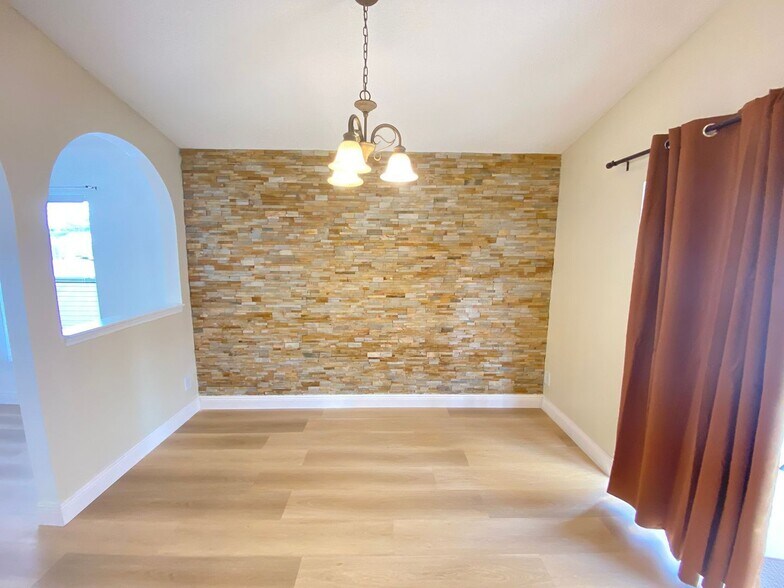 Building Photo - 1019 Great Shady Ln