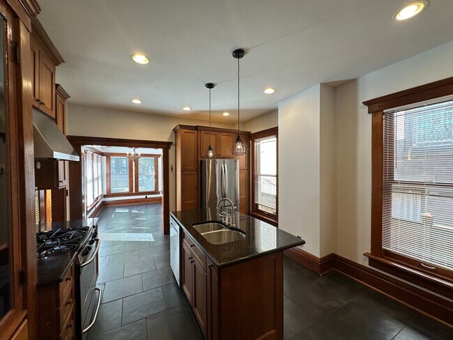 Building Photo - Short North / Victorian Village Single Family House!