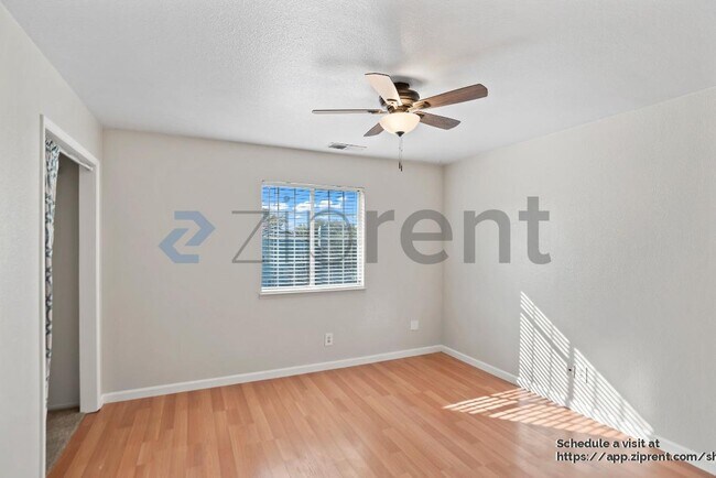 Building Photo - 920 Belmont Way