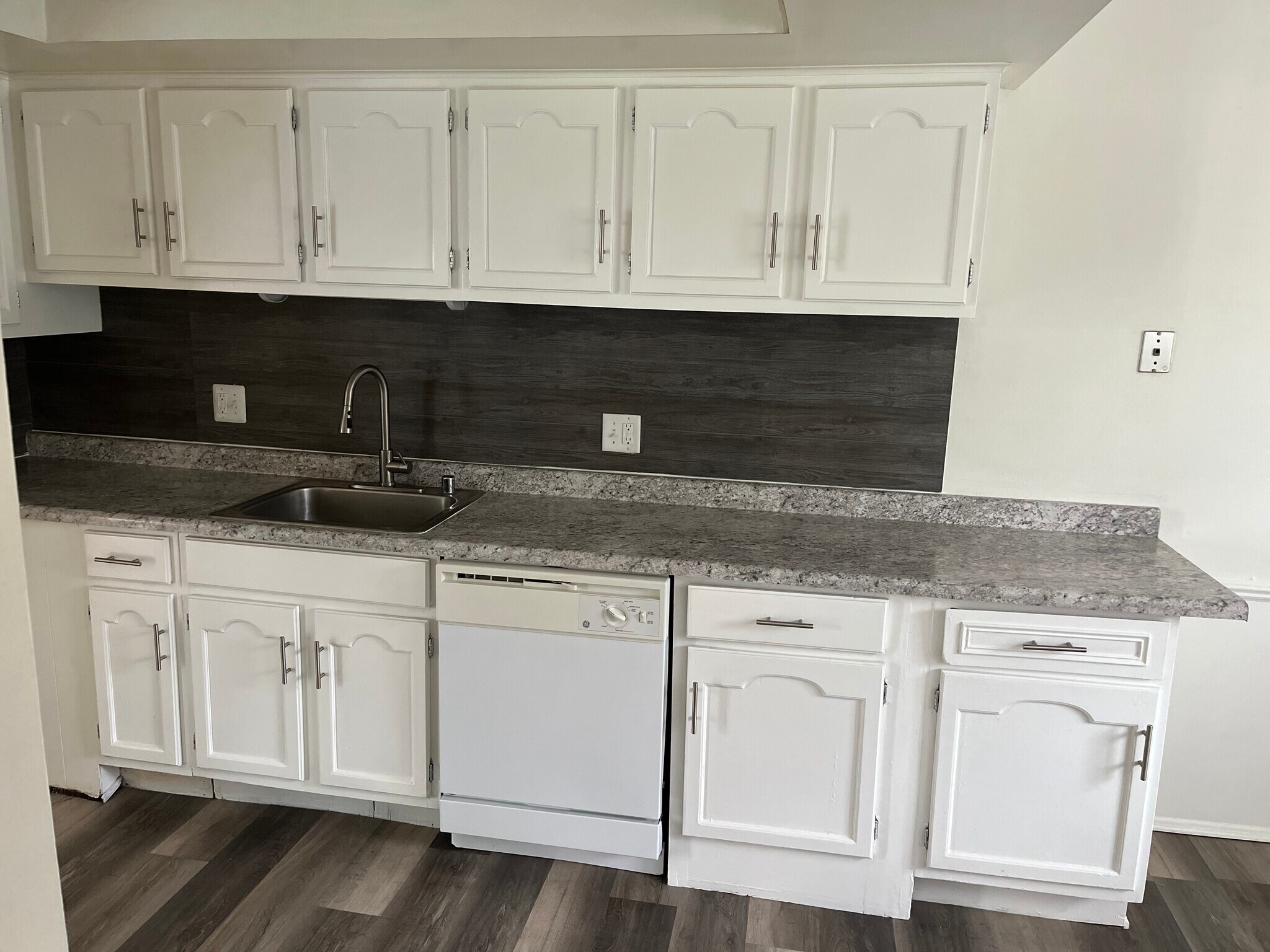 Building Photo - 21659 Hidden Rivers Dr N