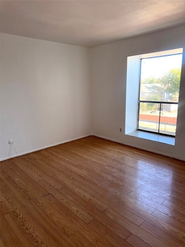 Building Photo - 8519 Hearth Dr