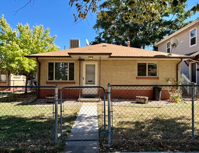 Primary Photo - 3118 S Acoma St