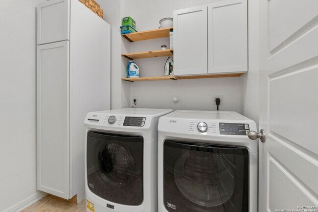 Building Photo - 4 Bedroom/2.5 Bathroom Tribute Ranch Subdi...