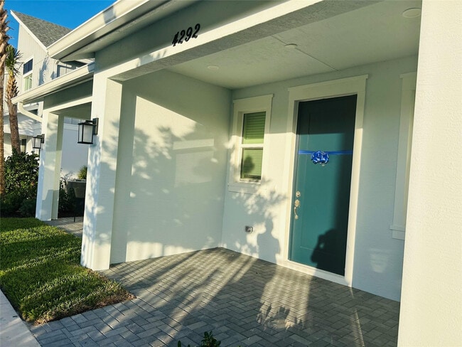 Building Photo - 4292 Longwood Lake Sq