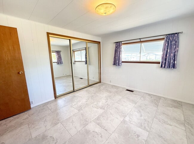 Building Photo - 10675 N Kilimanjaro Ave