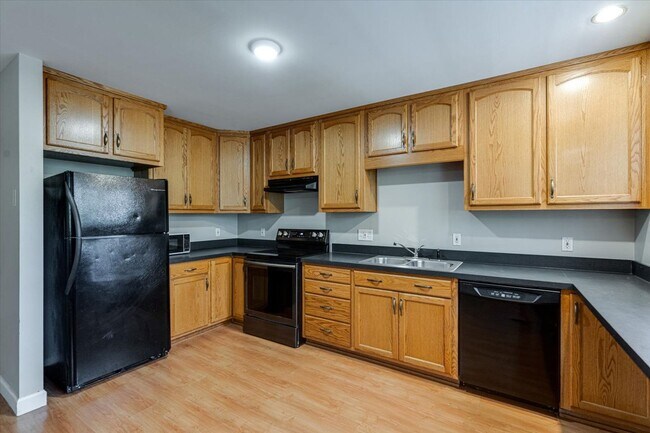 Building Photo - Charming 3-Bed / 2-Bath Home