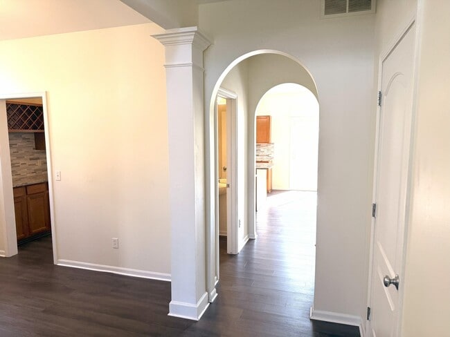 Building Photo - 33213 Saddleback Dr