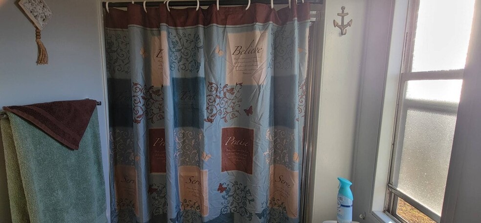 En suite - 3618 Stockton Rd