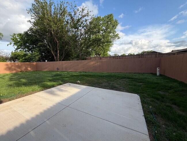 Building Photo - 3-bedroom, 2-bath rental in the heart of Tulsa, located in the highly desirable Union School Dist...