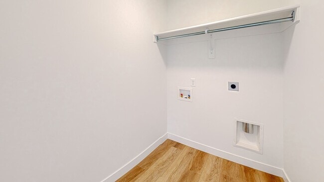 Building Photo - New Townhome For Rent in Highridge Mountai...