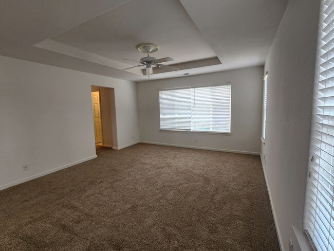 Building Photo - Large home on a golf course