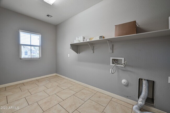 Building Photo - 11502 E Sable Ave