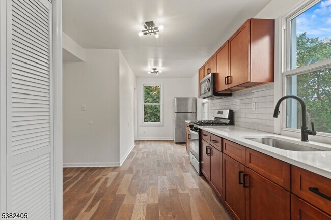 Building Photo - 73 S 13th St