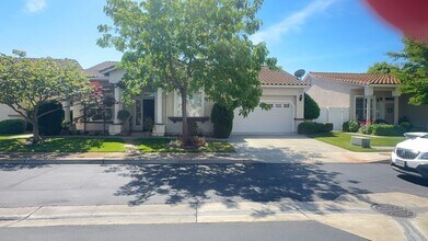Building Photo - Gated 55+ Community - 2 bedroom/2bathroom