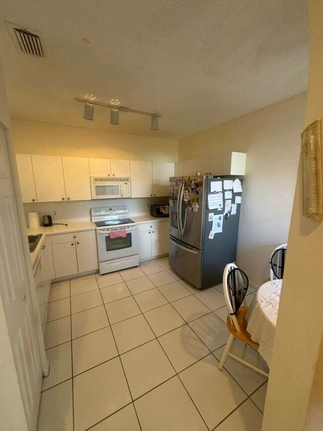 Building Photo - 7874 Laina Ln