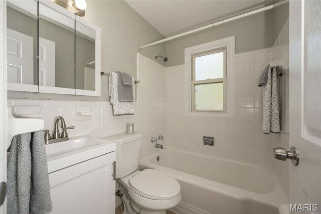 Building Photo - 1239 Darr Dr