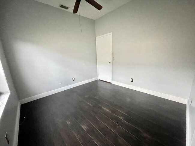 Building Photo - 6373 Lansdowne Cir