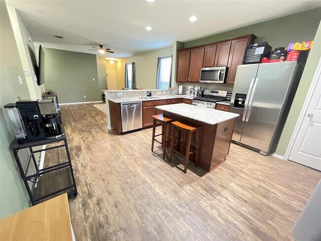 Building Photo - 228 La Dera Dr
