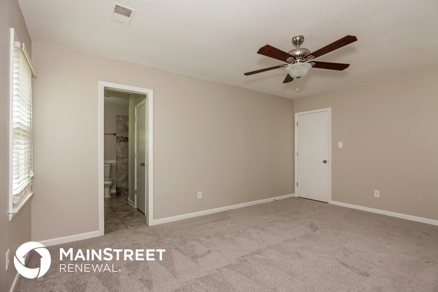 Building Photo - 9020 Louvaine Dr