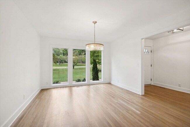 Building Photo - Completely renovated ranch 4BR/4BA ranch h...