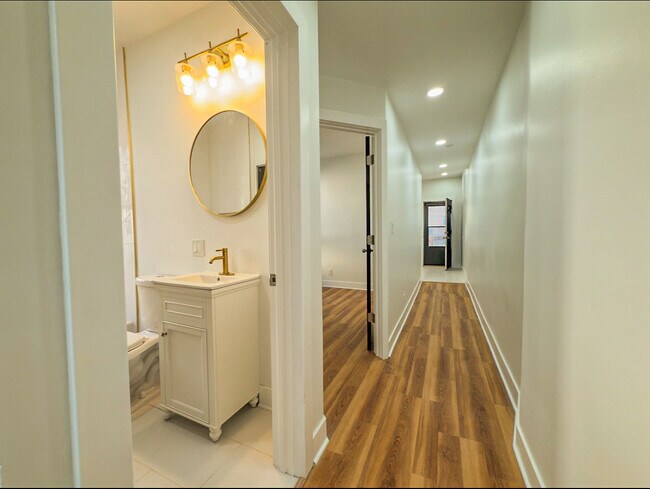 Building Photo - 4925 S Champlain Ave