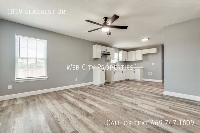 Building Photo - 1819 Lea Crest Dr