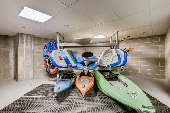 Building Photo - 1BD, 1.5BA Lakehouse Condo on the 6th Floor