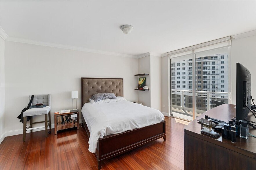Building Photo - 901 Brickell Key Blvd