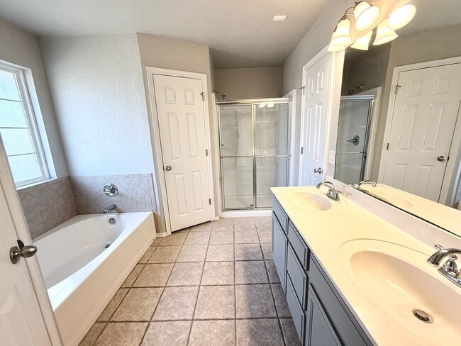 Building Photo - Updated 3BD 2BA Home Located in a Great Norman Neighborhood!!