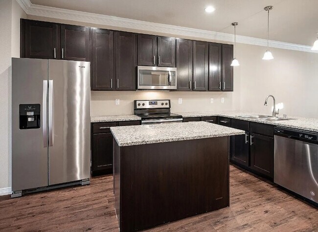 Building Photo - 2708 Vine Ct