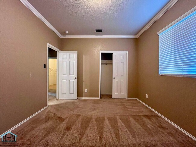 Building Photo - 3802 Mahogany Cove