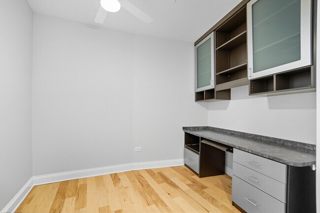 Building Photo - 400 Riverboat Row